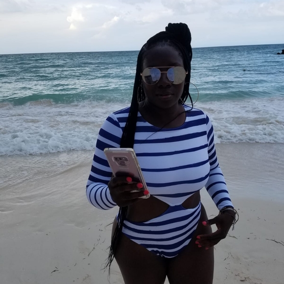 Meet your Posher, Nia - Picture 10 of 11